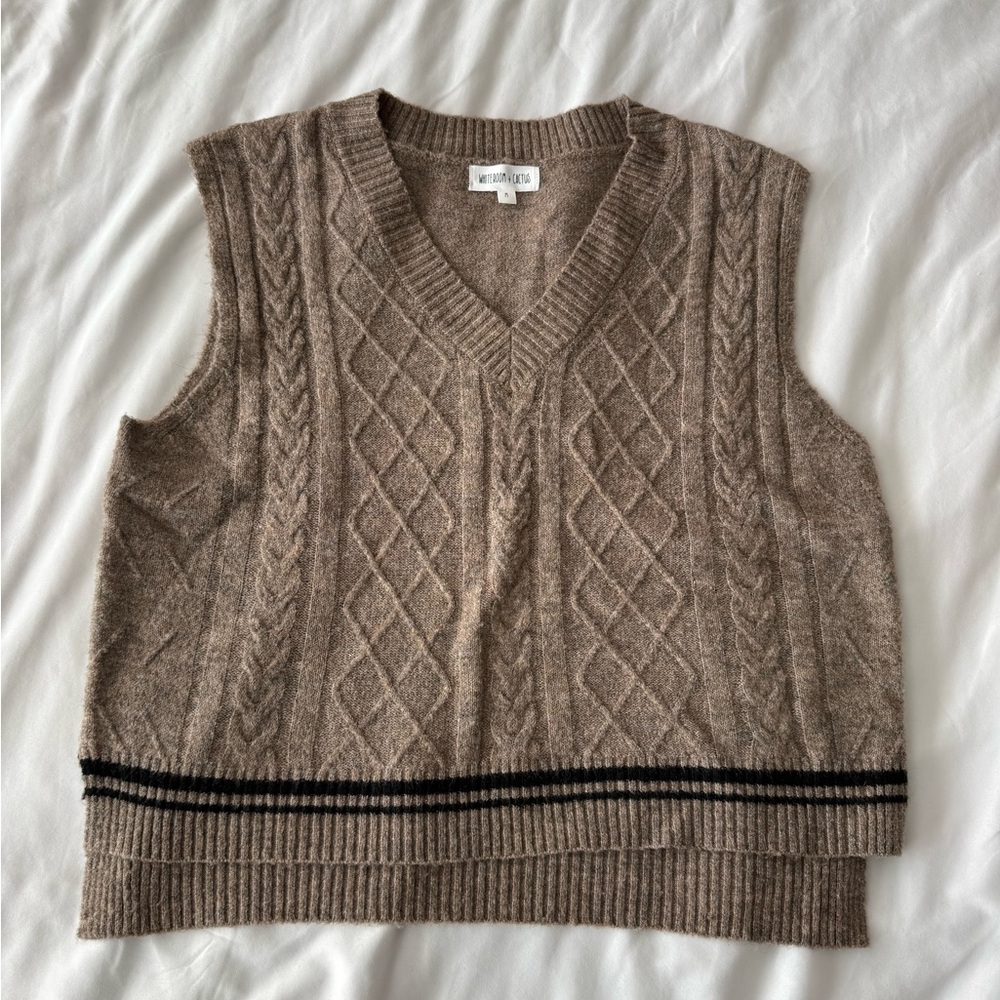 Madewell Cable Knit V-Neck Sweater Vest in Taupe